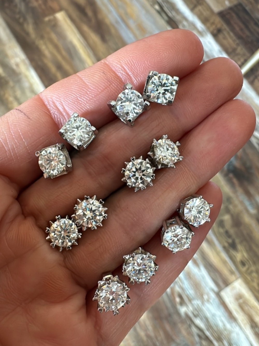 2 CTW SNOWFLAKE SETTING DIAMOND EARRINGS